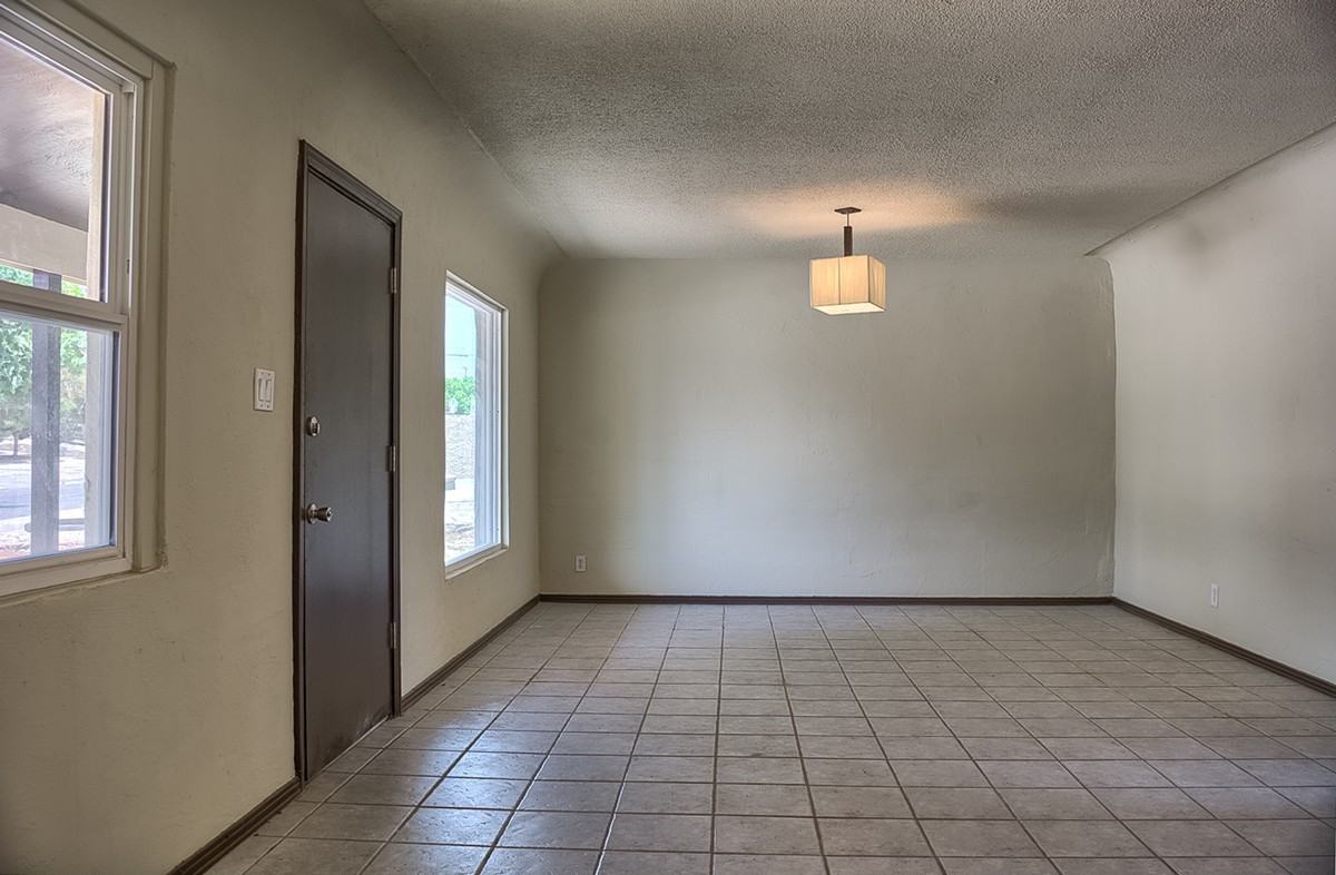 820 Huckleberry St - Photo 3 of 13