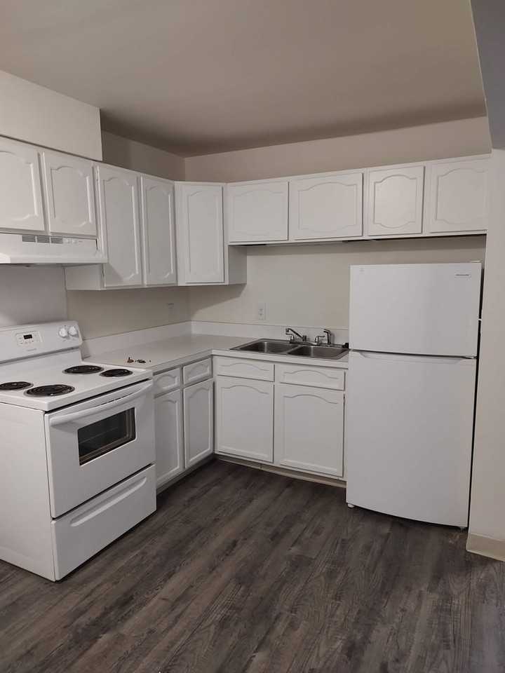 Parkview Manor Apartments - Photo 3 of 28