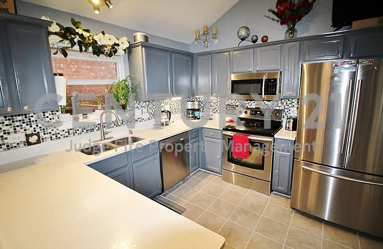 209 Bayfield Dr - Photo 3 of 11