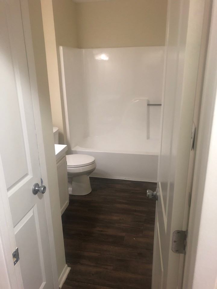 916 Titus Ave - Photo 2 of 9