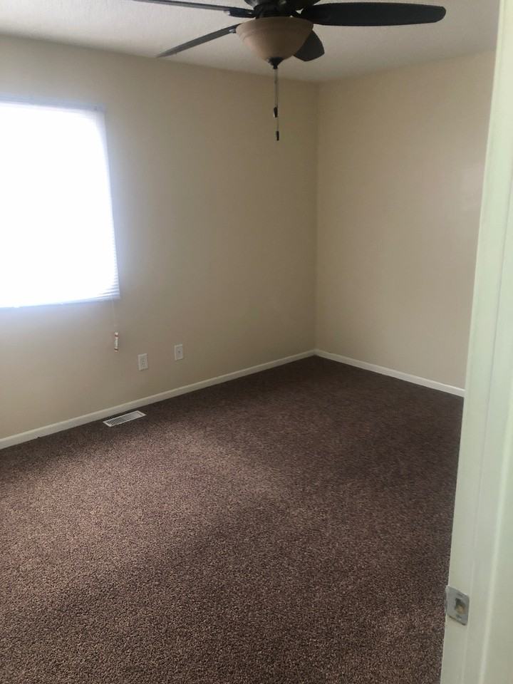 916 Titus Ave - Photo 4 of 9