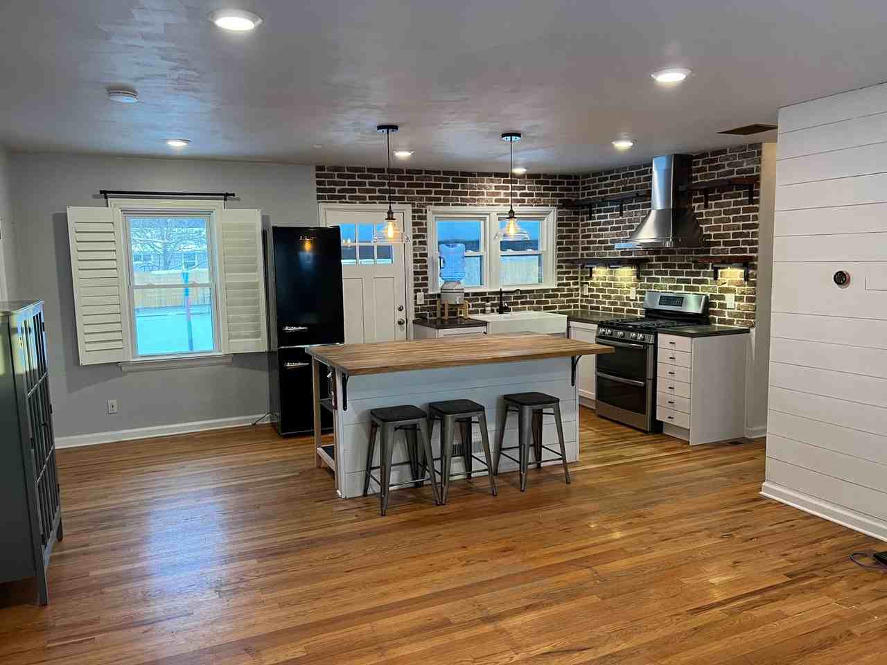 4850 S Washington St - Photo 5 of 19