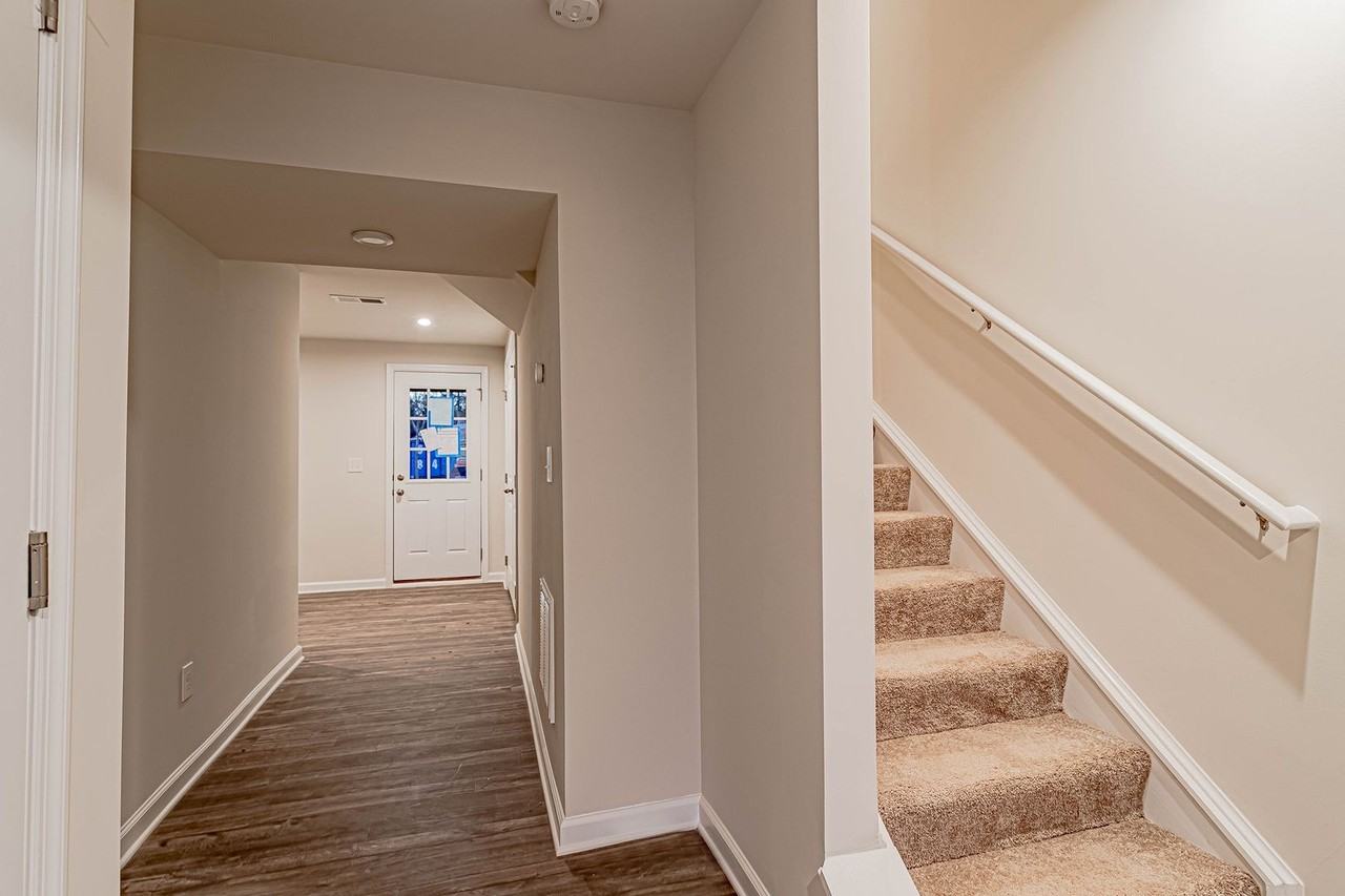 301 Parkridge Way - Photo 2 of 17