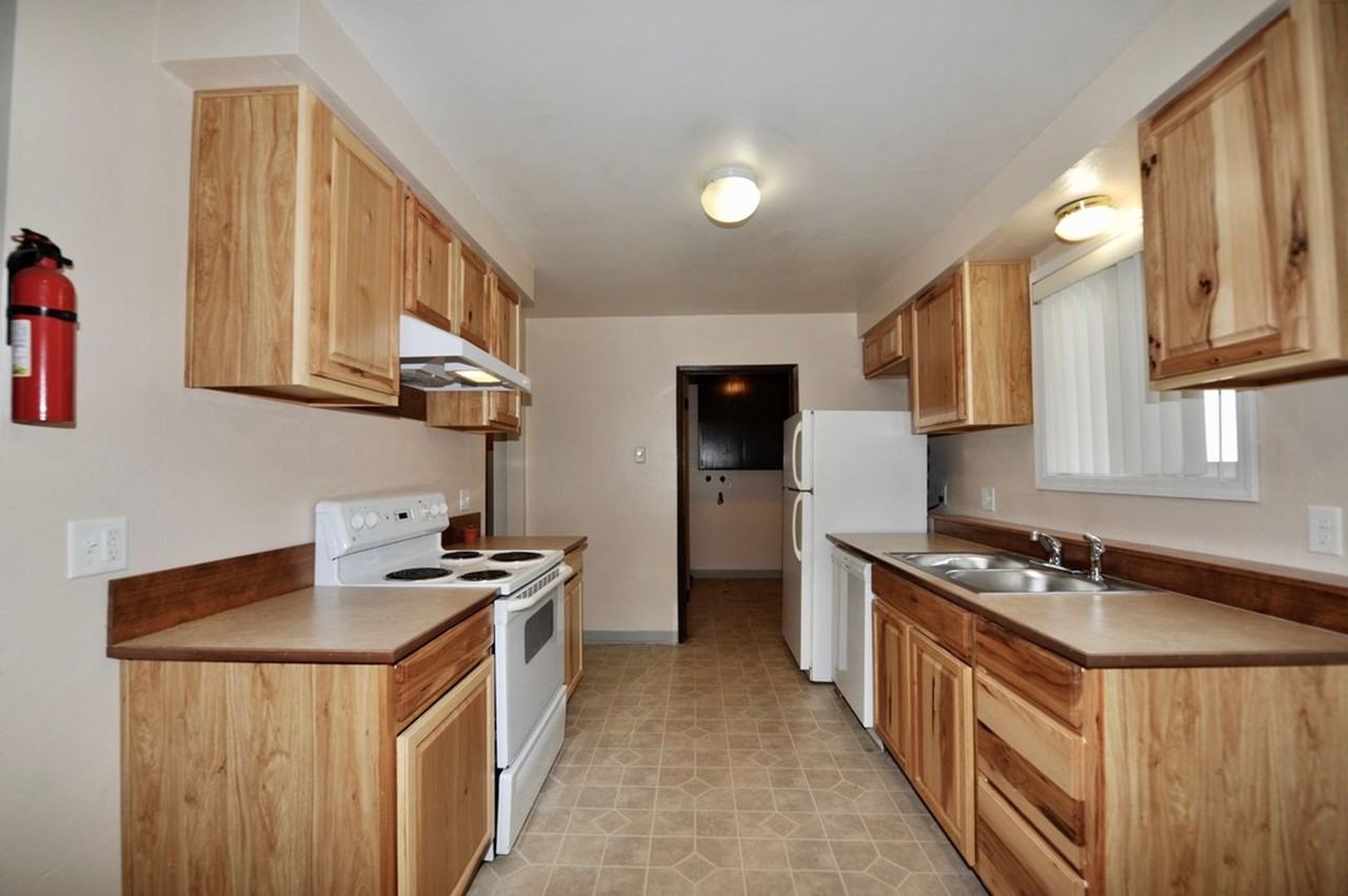 2201 N Spokane St #4 - Photo 5 of 21