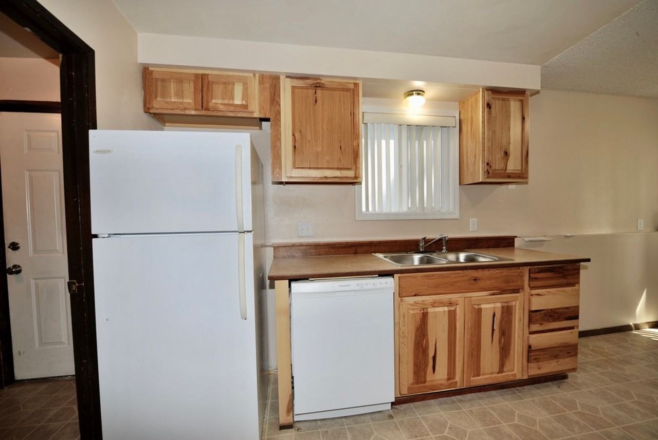 2201 N Spokane St #4 - Photo 6 of 21