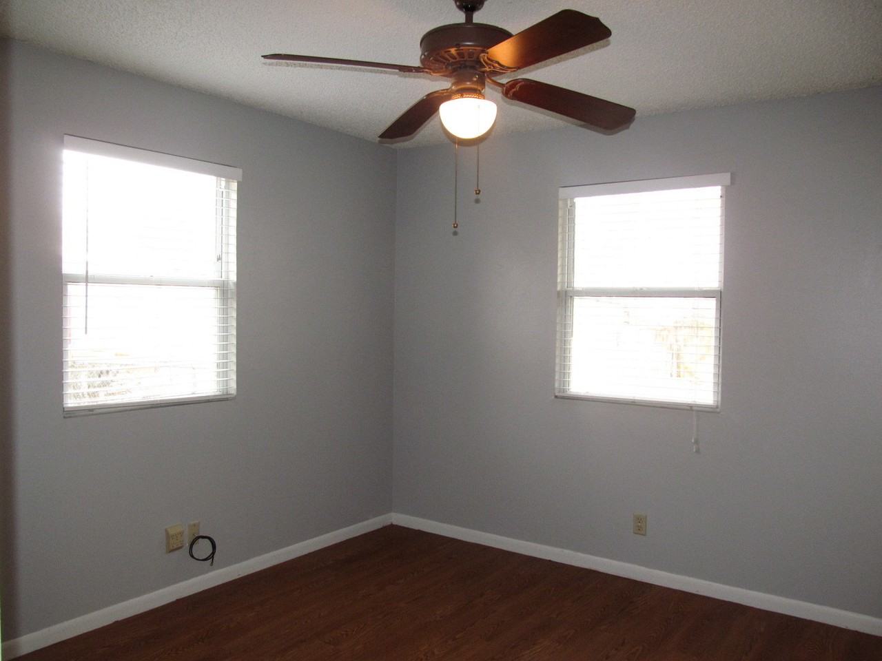 2114 Herrington St - Photo 6 of 9