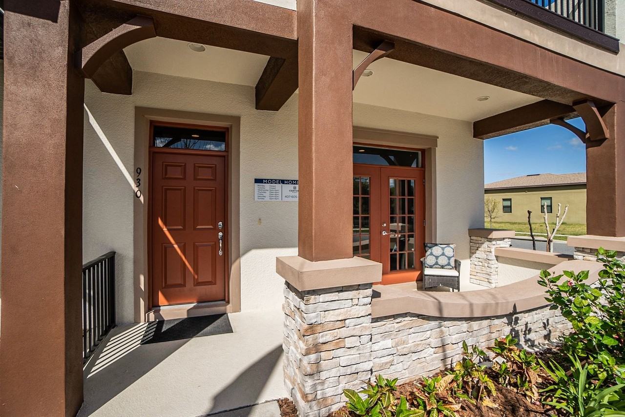 930 930 Umbria Lane - Photo 2 of 39