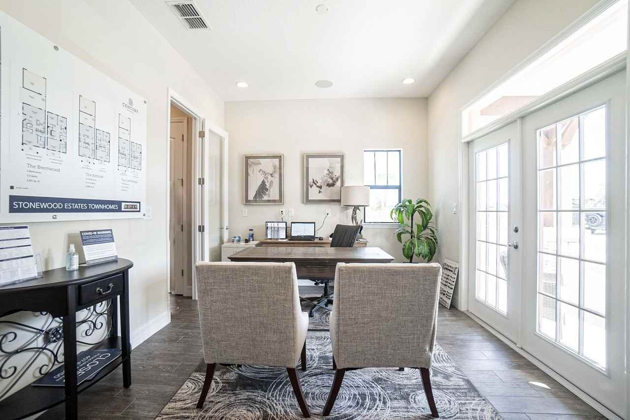 930 930 Umbria Lane - Photo 4 of 39