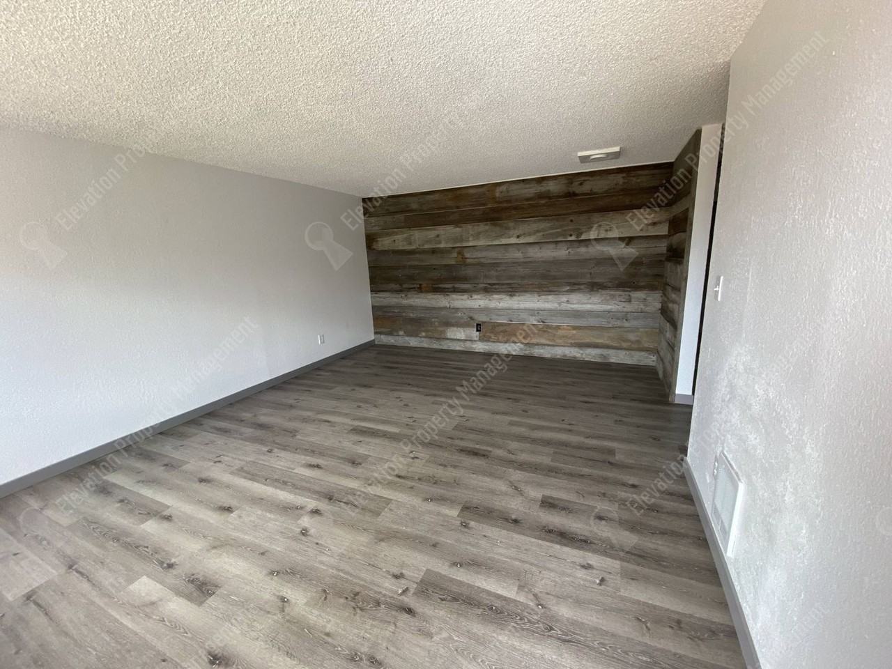 715 Southeast Centennial Street - Photo 2 of 14