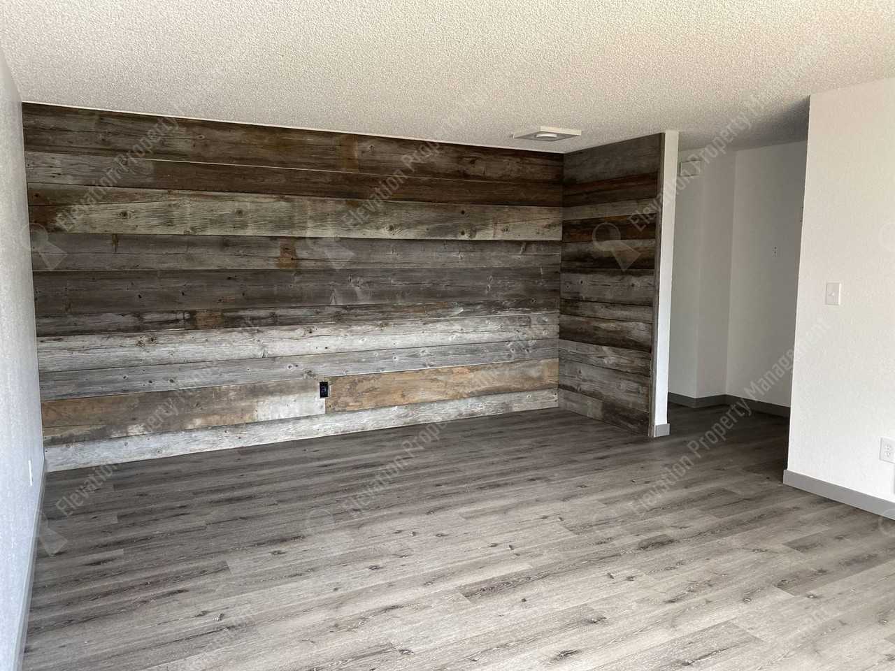 715 Southeast Centennial Street - Photo 3 of 14