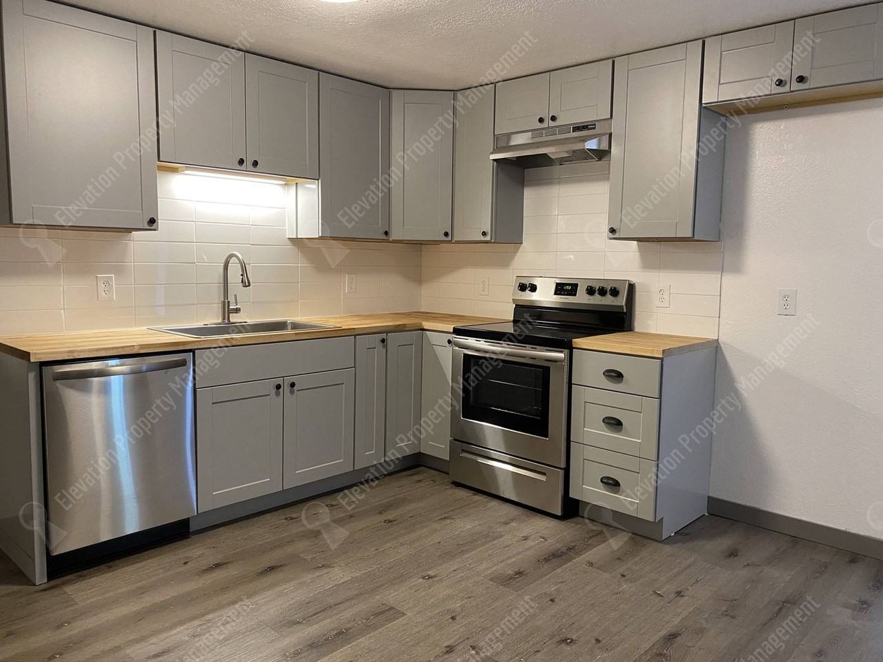 715 Southeast Centennial Street - Photo 5 of 14