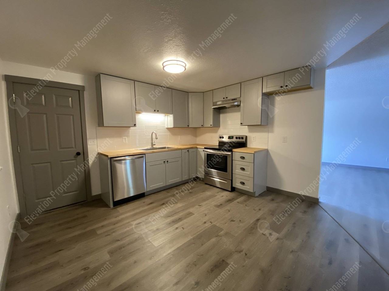 715 Southeast Centennial Street - Photo 6 of 14