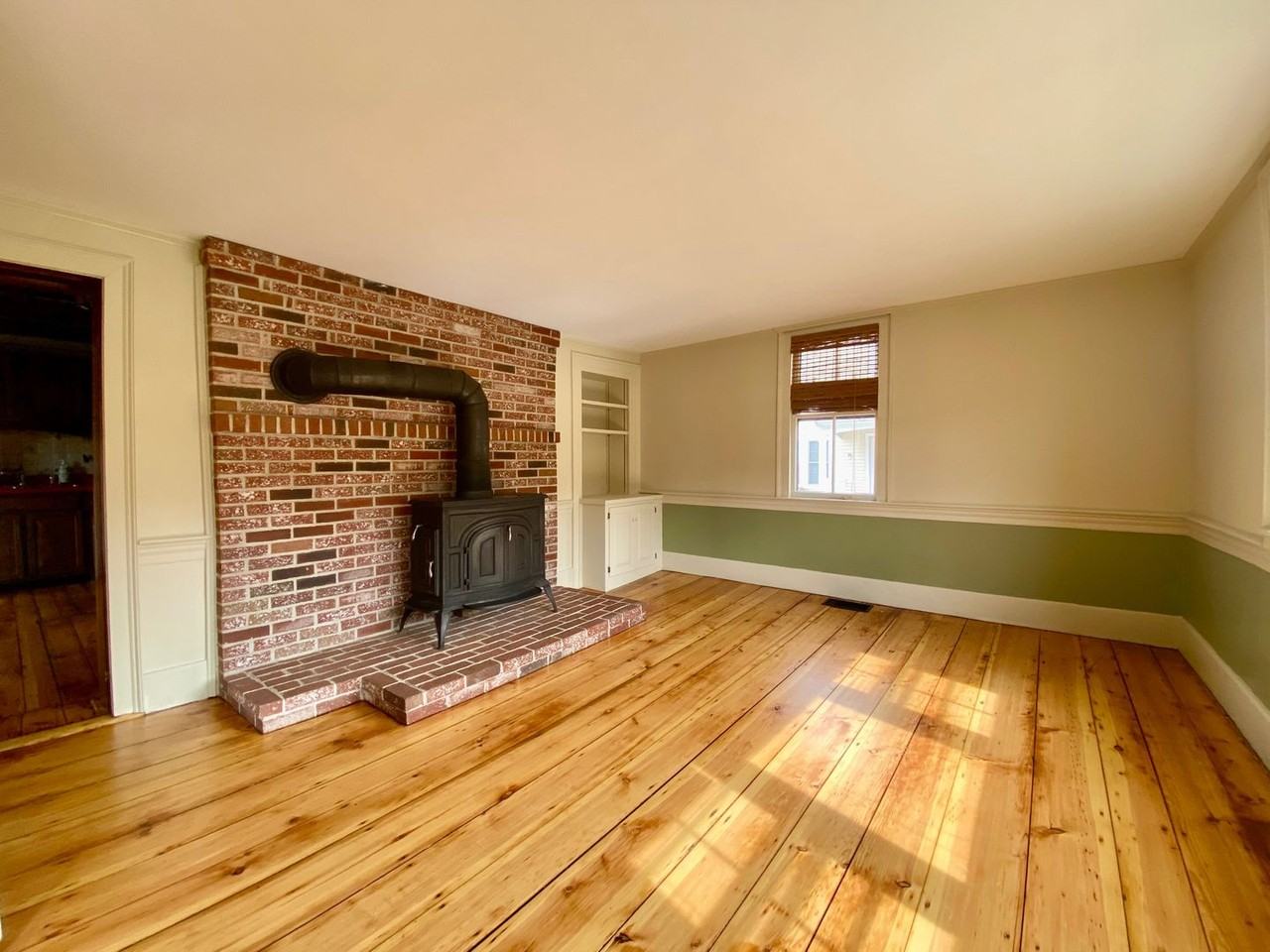 127 Friend St - Photo 3 of 17
