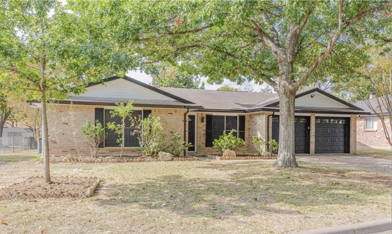 2207 Southern Oaks Dr - Photo 2 of 19