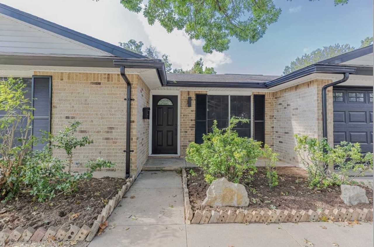 2207 Southern Oaks Dr - Photo 3 of 19