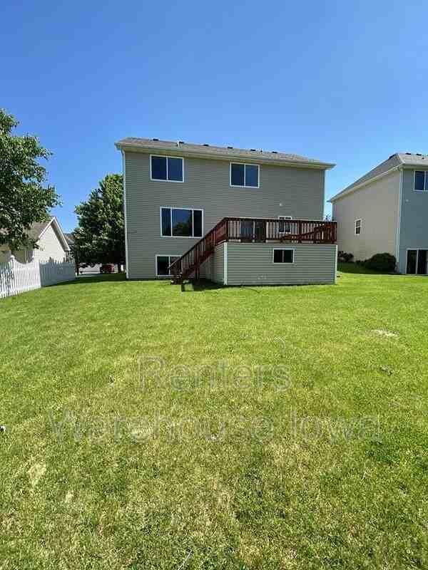 9015 Telford Circle - Photo 4 of 34