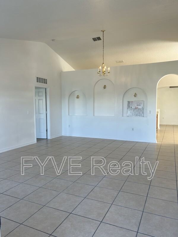 2589 Hunley Loop - Photo 2 of 16
