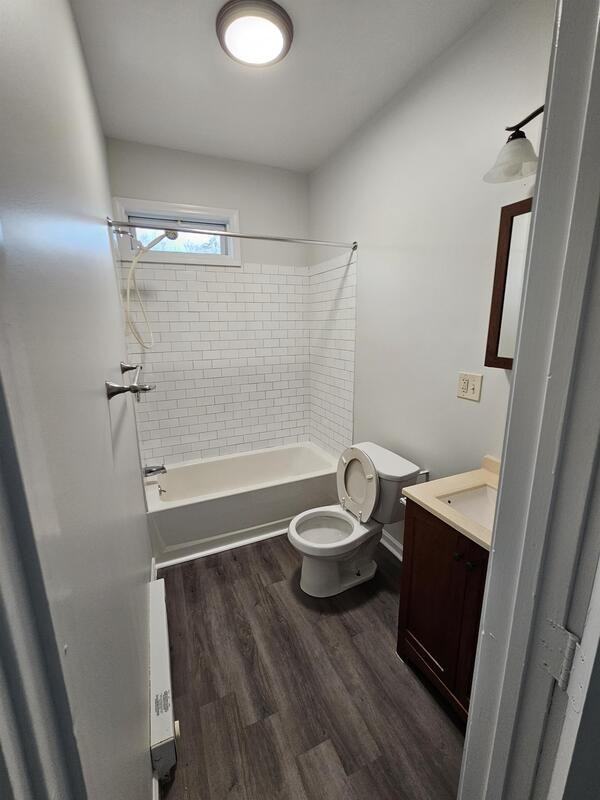 430 Liberty St - Photo 2 of 5