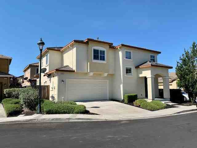 691 Embassy Circle - Photo 3 of 28