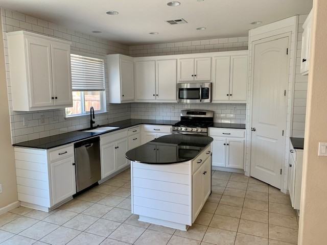 691 Embassy Circle - Photo 5 of 28