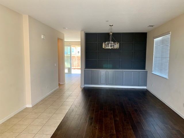 691 Embassy Circle - Photo 4 of 28