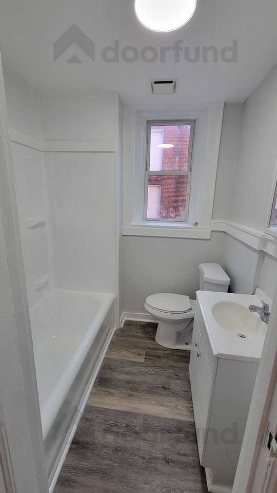 Longfellow Manor Apartments - Photo 3 of 18