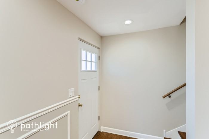 906 S 10th Ave - Photo 2 of 22