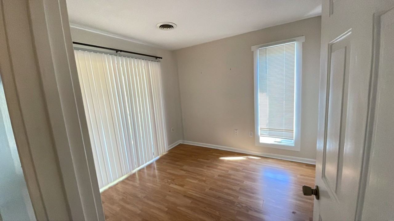 4717 Cobblestone Dr - Photo 2 of 5