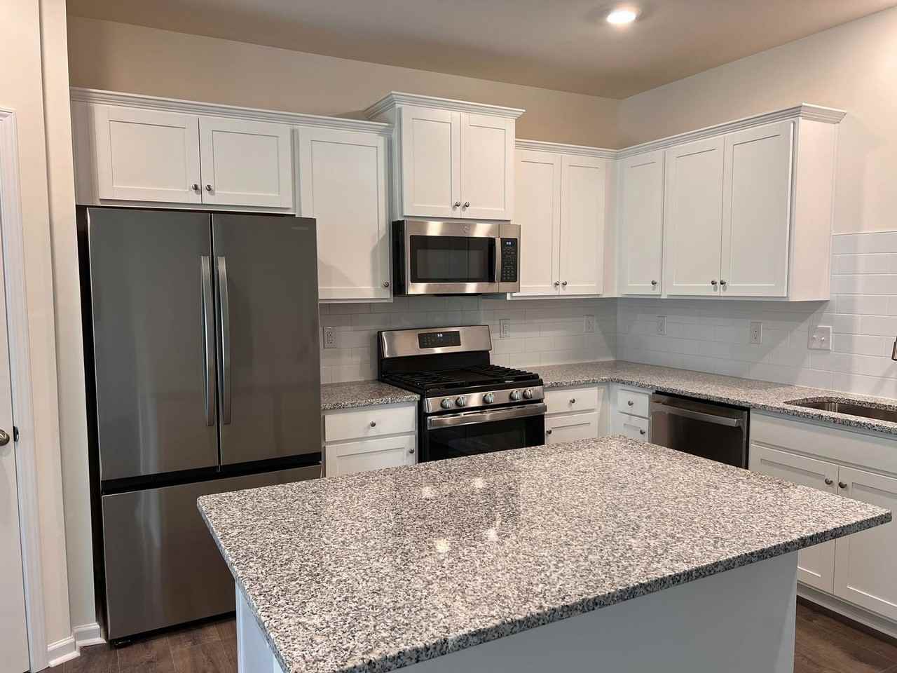 2833 Aubrey St - Photo 3 of 20