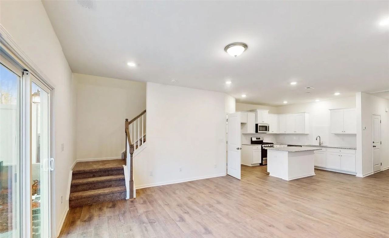 2833 Aubrey St - Photo 6 of 20