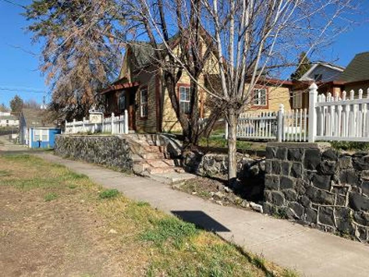 1003 Upham St - Photo 2 of 16