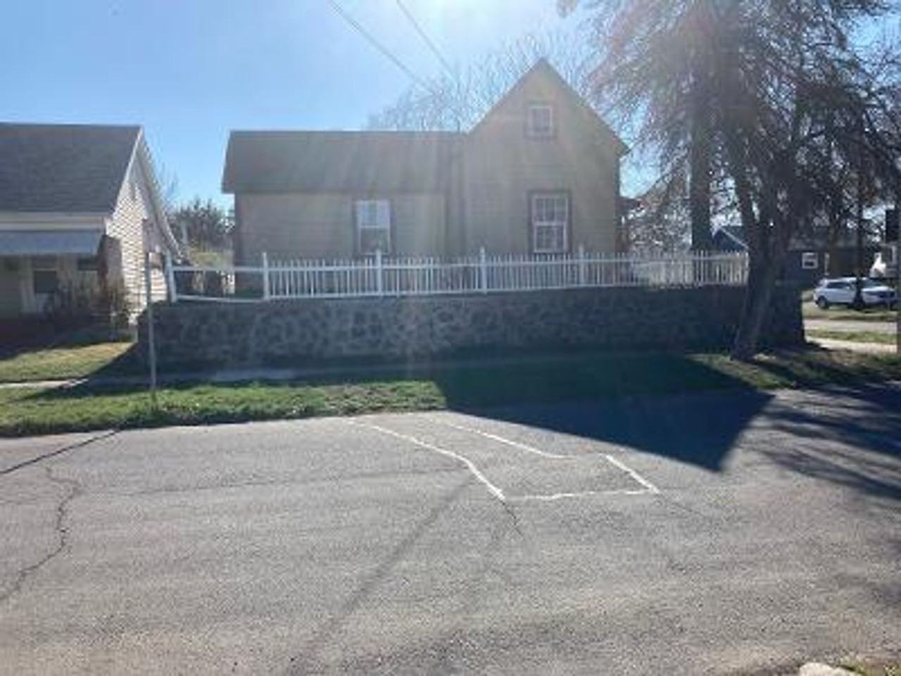 1003 Upham St - Photo 3 of 16