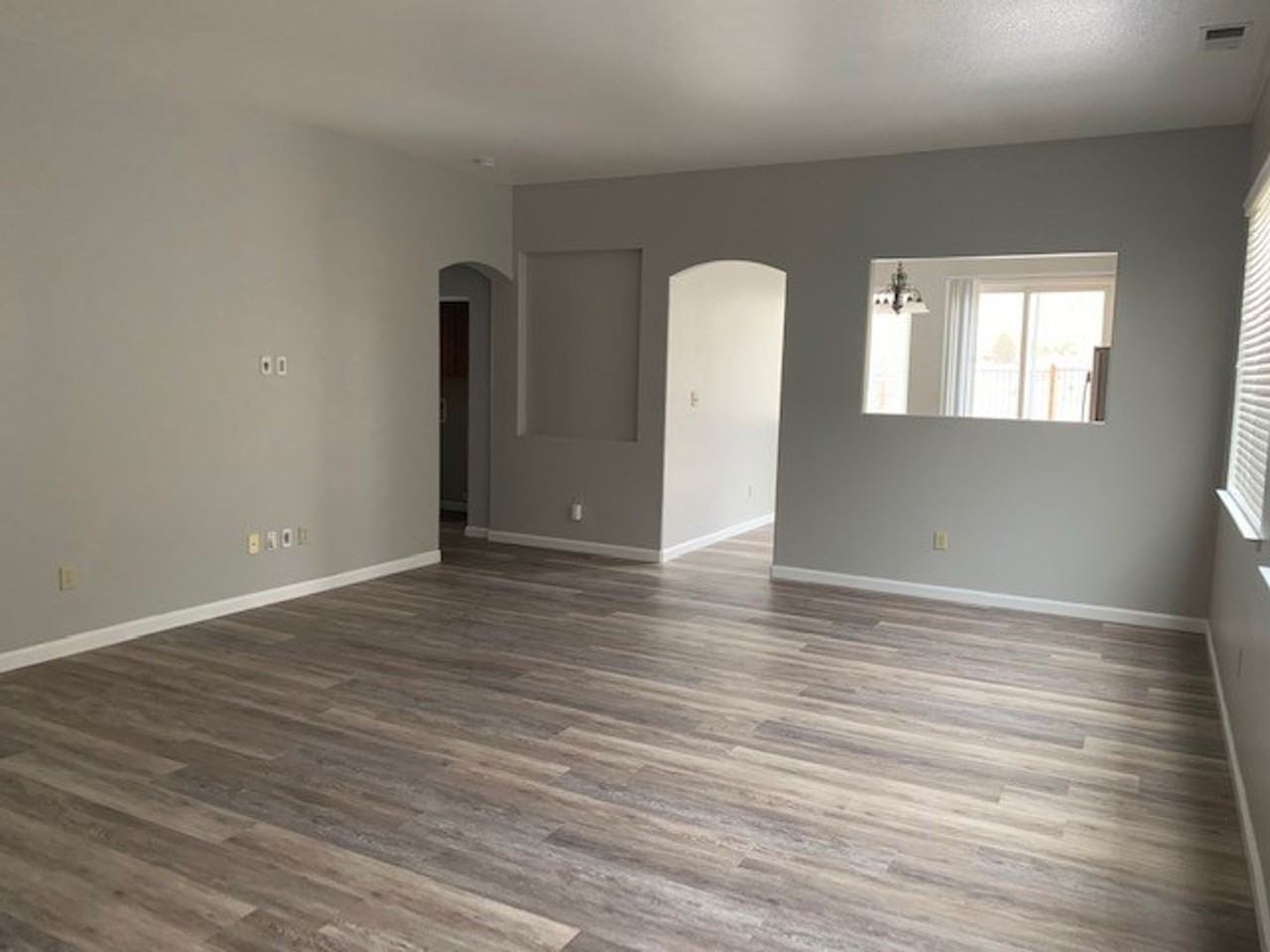 7425 Hunter Glen Dr - Photo 2 of 18