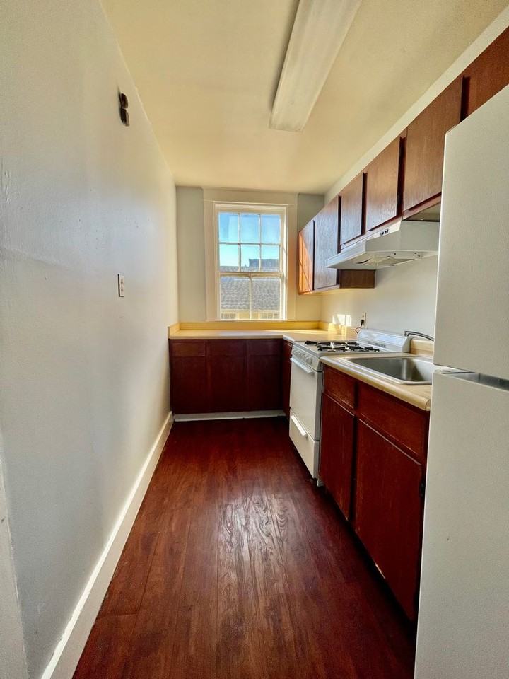 2324 Calhoun St #D - Photo 6 of 7
