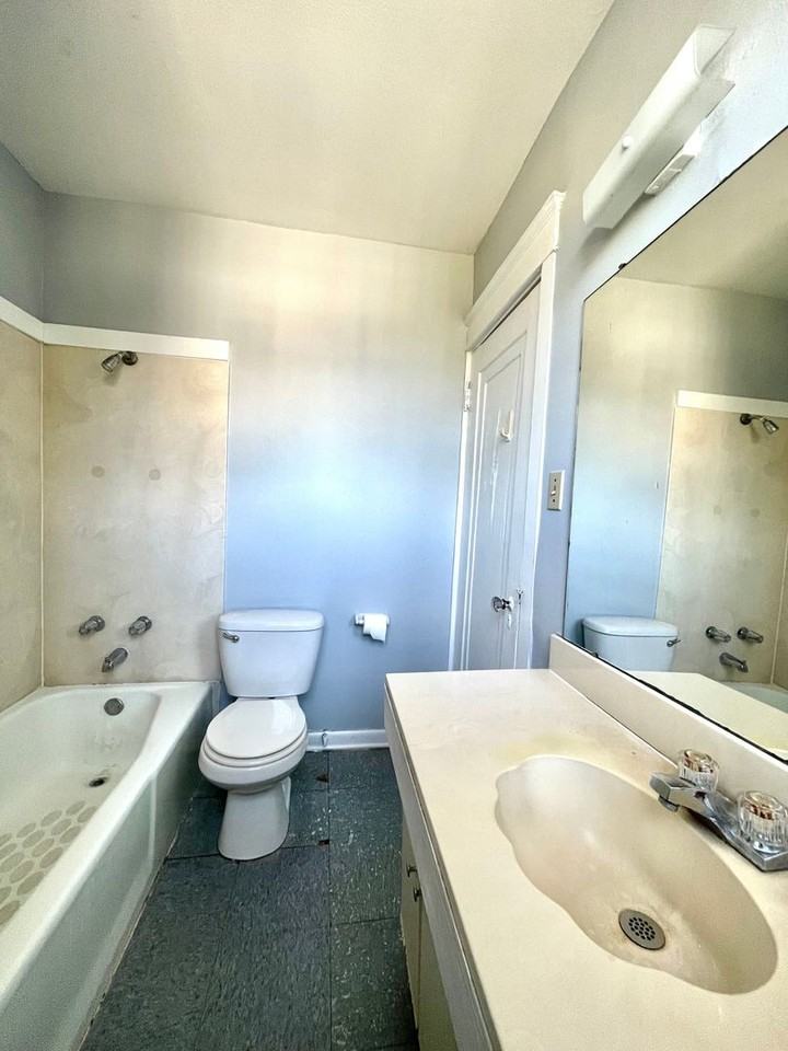 2324 Calhoun St #D - Photo 7 of 7