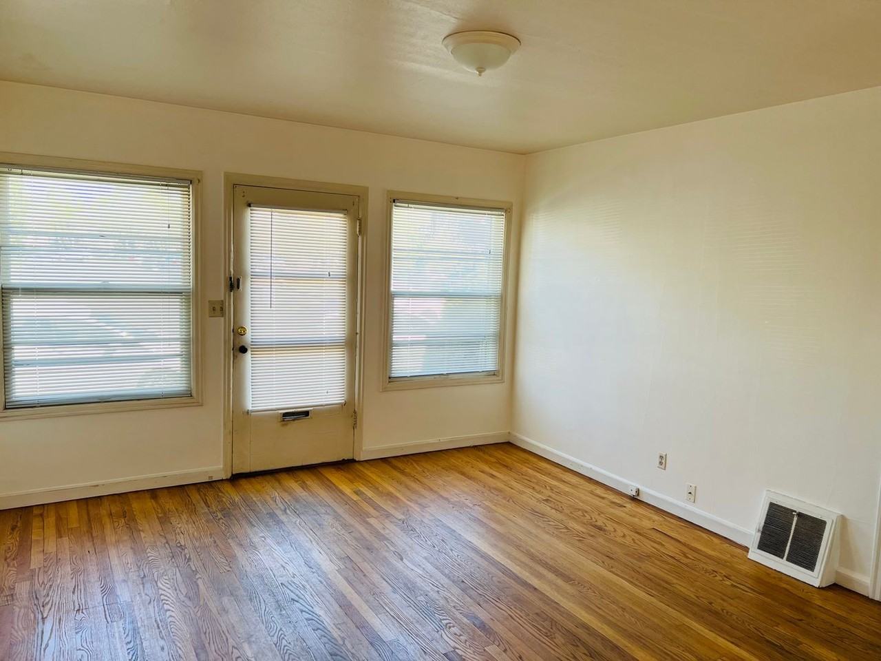 1410 N Blandena St - Photo 4 of 10