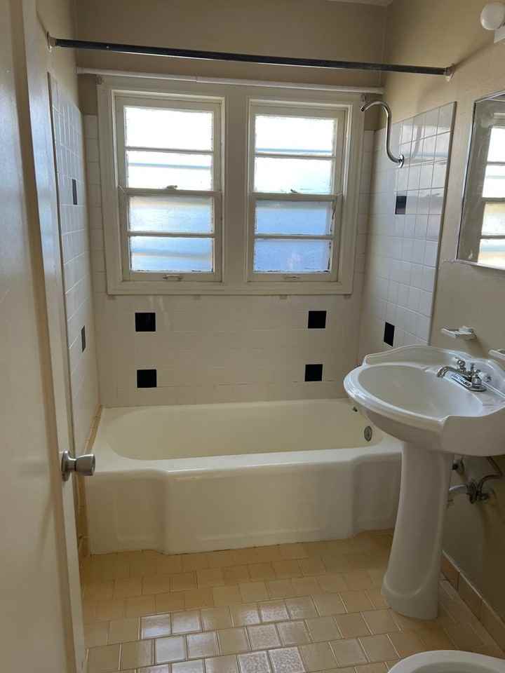 1410 N Blandena St - Photo 5 of 10