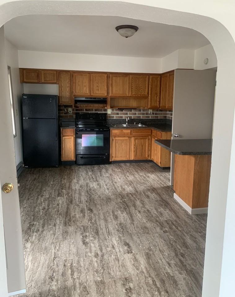 115 Lincoln Avenue E - Photo 3 of 4