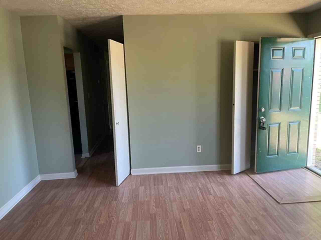 106 Cherrywood Dr - Photo 2 of 9