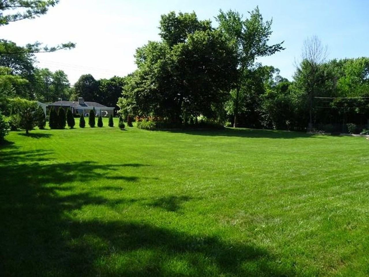 1375 Fairhaven Blvd - Photo 2 of 22