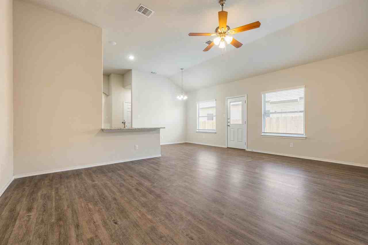 9111 Canyon Bnd - Photo 4 of 17