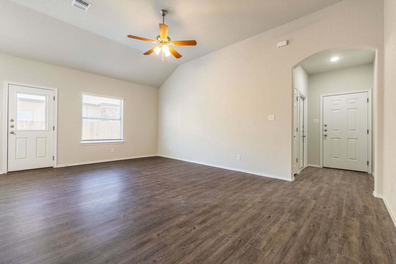 9111 Canyon Bnd - Photo 5 of 17