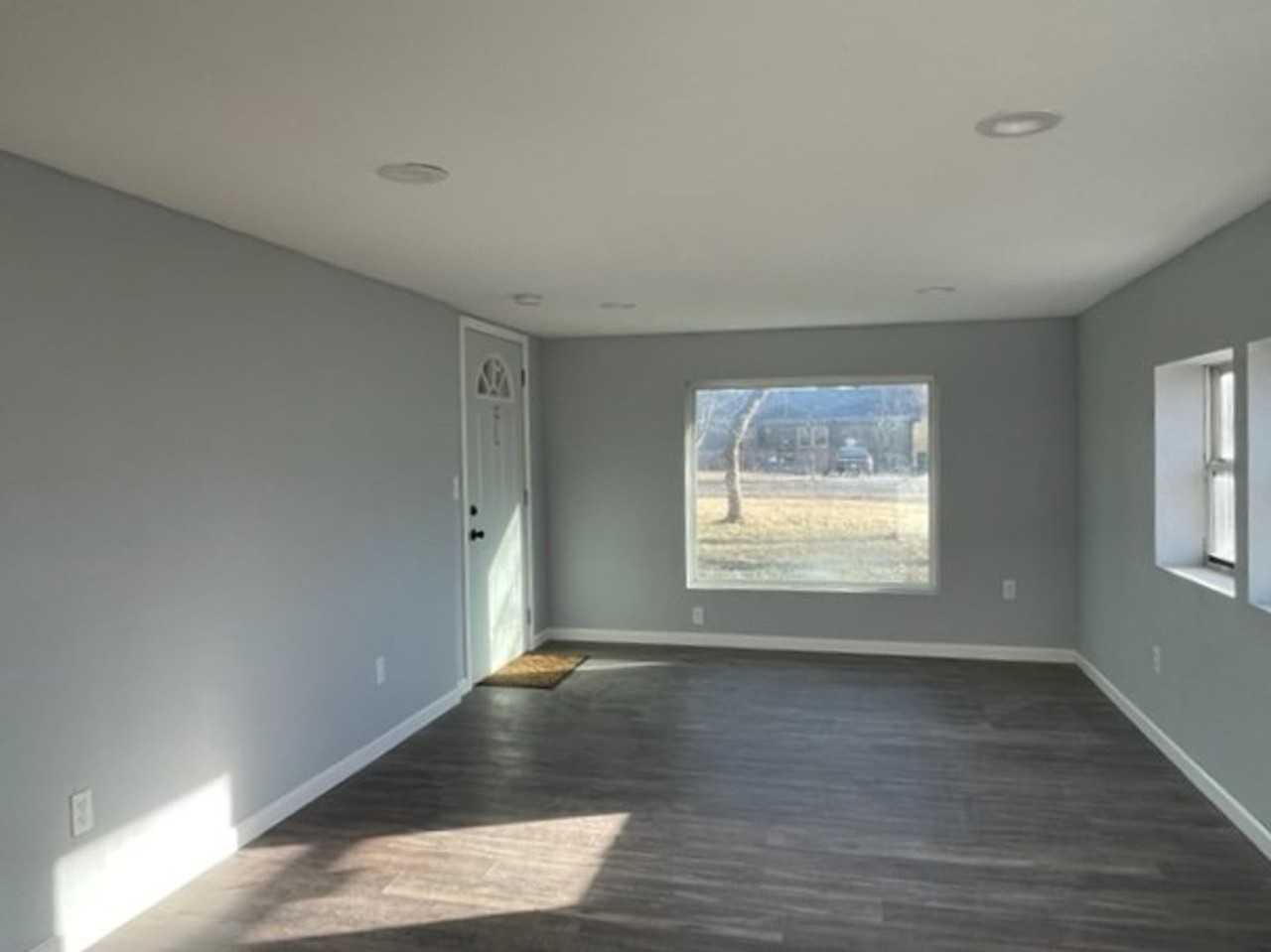 2675 E Commercial St - Photo 2 of 18