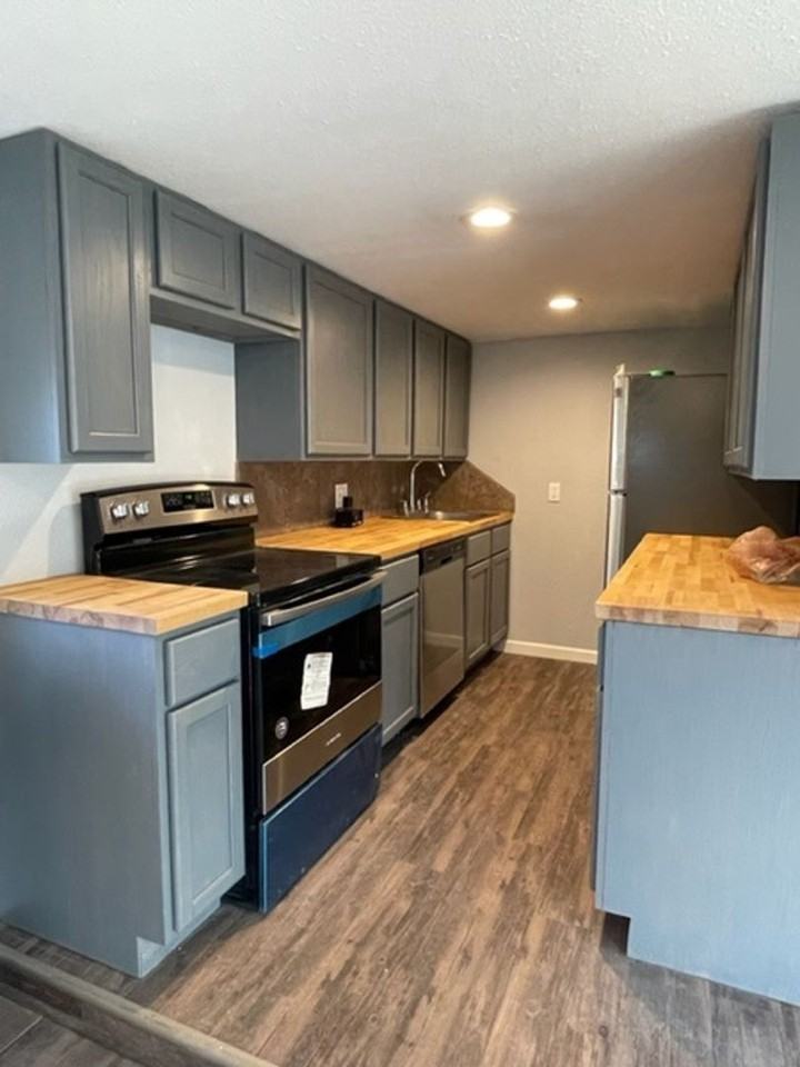 2675 E Commercial St - Photo 5 of 18
