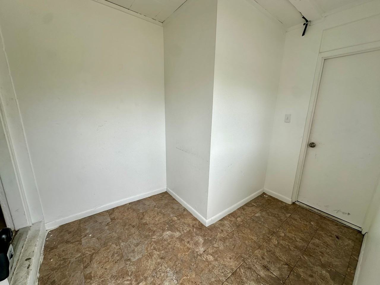 831 831 Rockhill Street - 831 Rockhill St - Photo 3 of 10