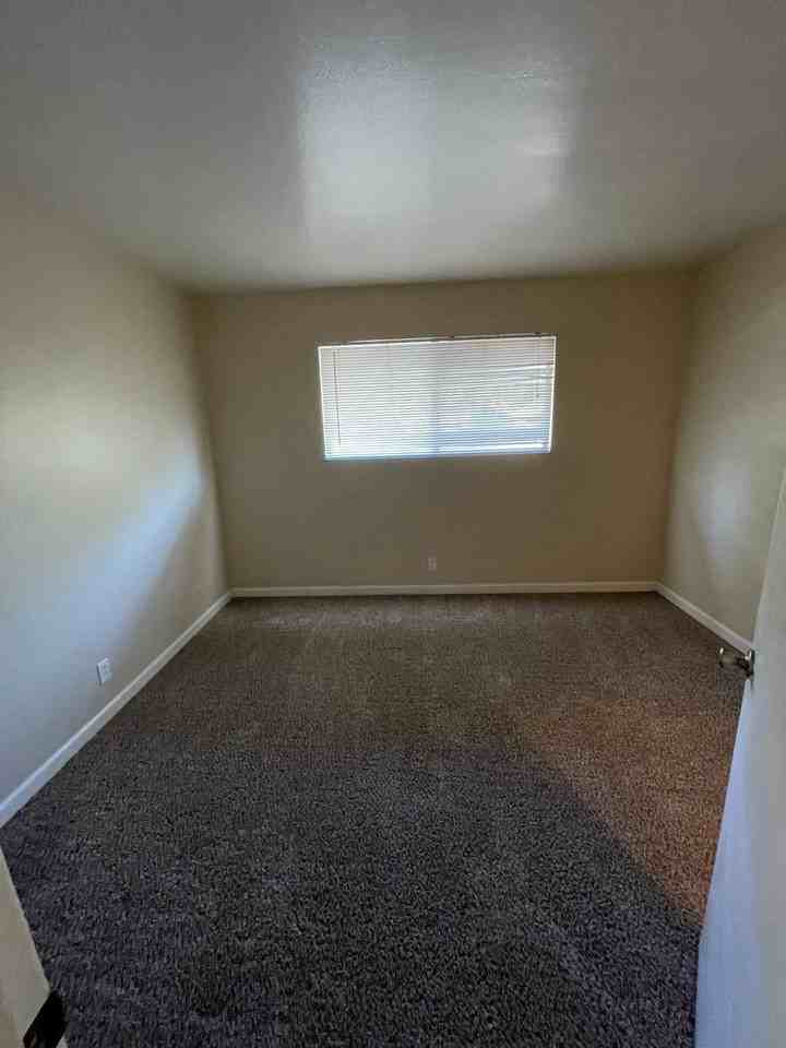 041 - 333 N 5th St - Photo 2 of 23