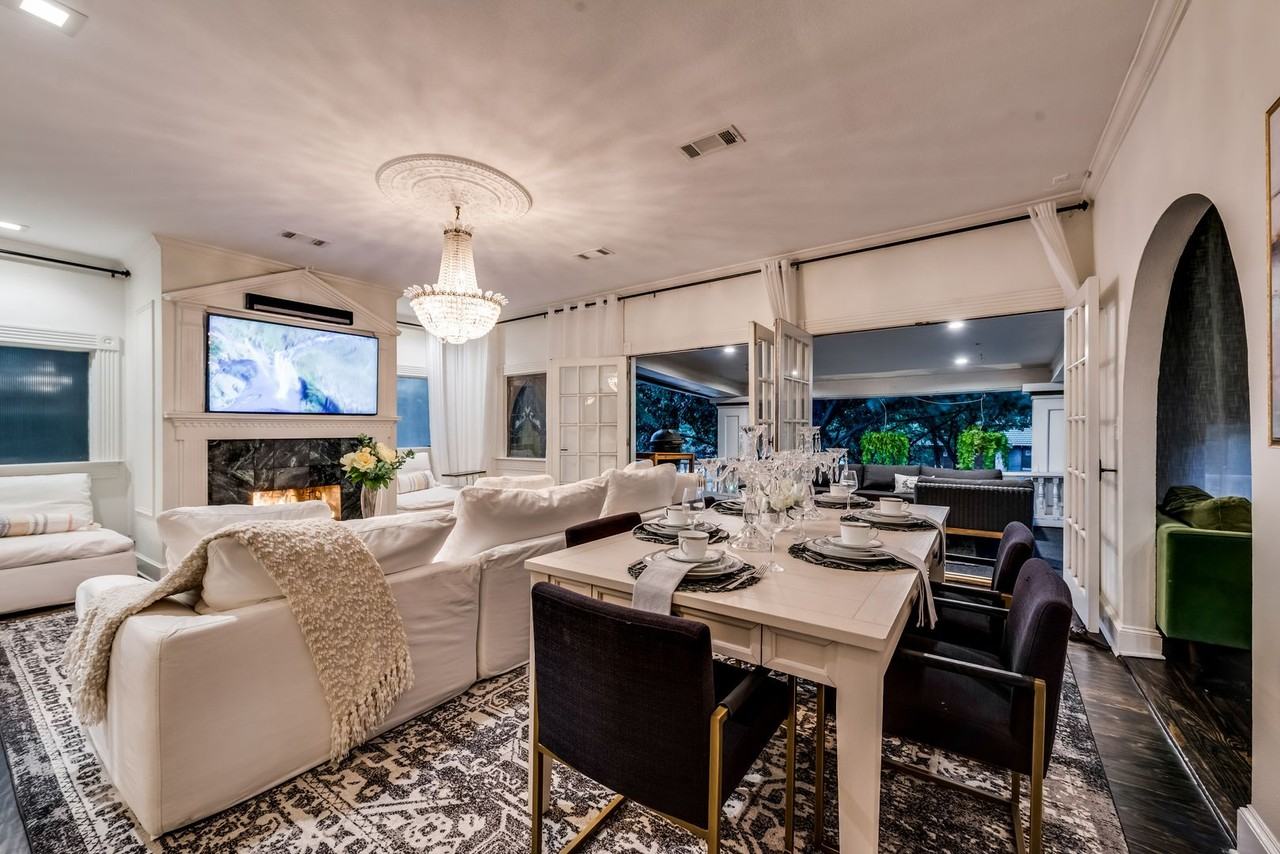 Grand Manor - Photo 2 of 29