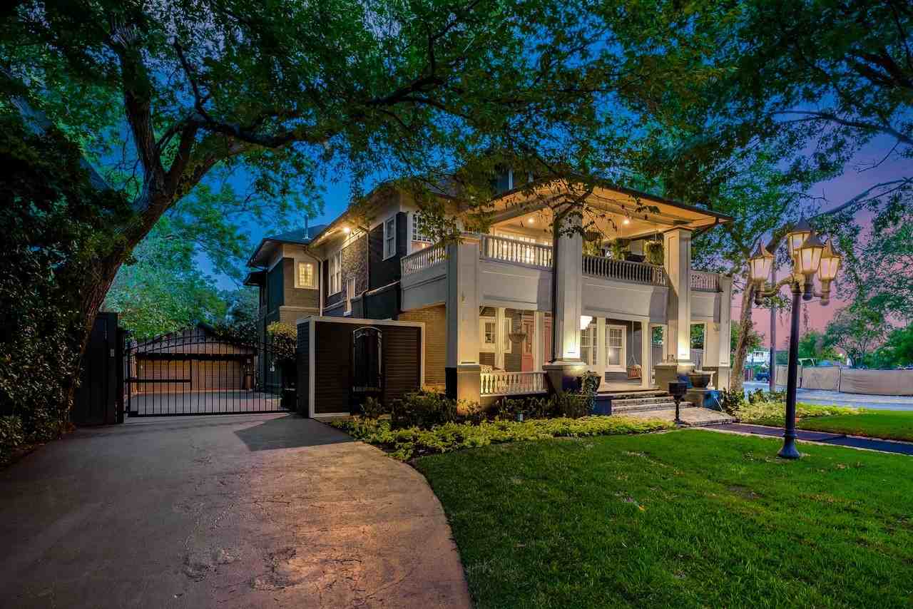 Grand Manor - Photo 3 of 29