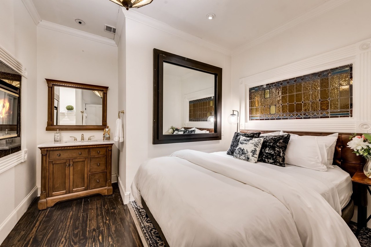 Grand Manor - Photo 3 of 40
