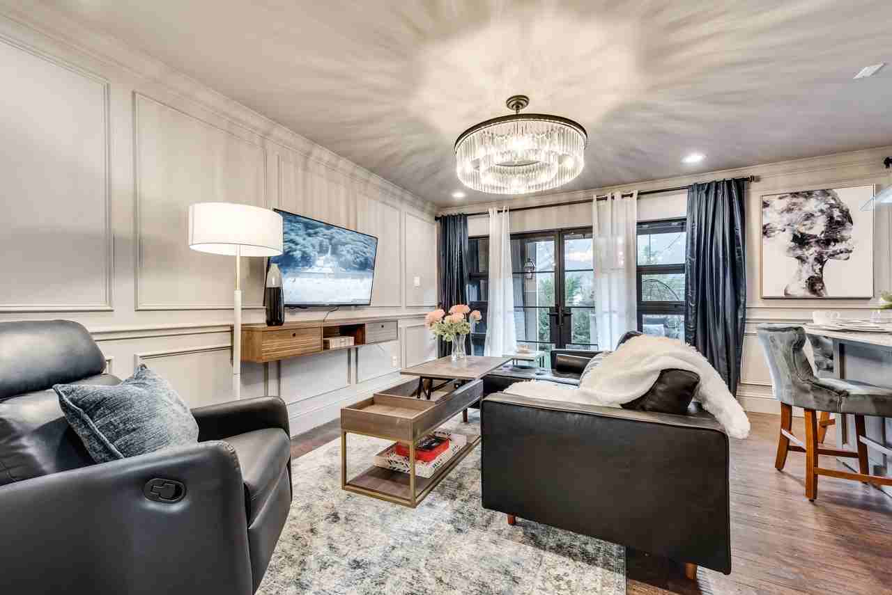 Sir Charles - Photo 2 of 50